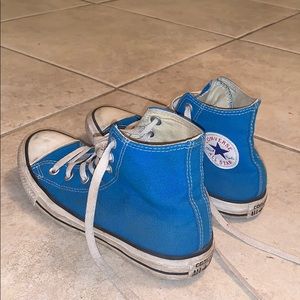 Women’s blue converse